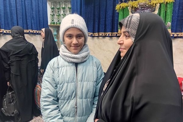 ورود دانش‌ آموزان دختر ناحیه دو شهرری به مراسم معنوی اعتکاف 