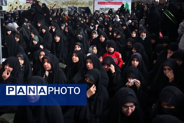 تشییع پیکر مطهر شهید گمنام ۱۷ ساله در اردکان 