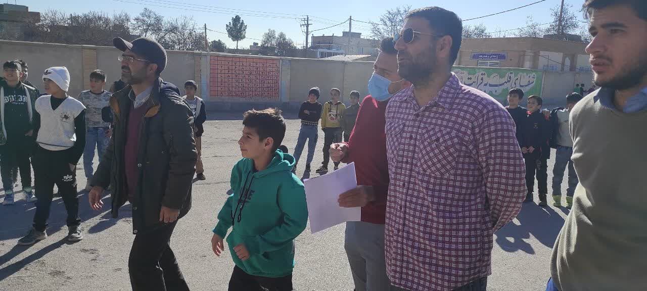 برگزاری مسابقات دارت در دبستان شهید فاتحی خانلق شهرستان شیروان