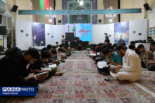 اعتکاف دانش‌آموزی در مسجد جامع امام جعفر صادق(ع) اقدسیه