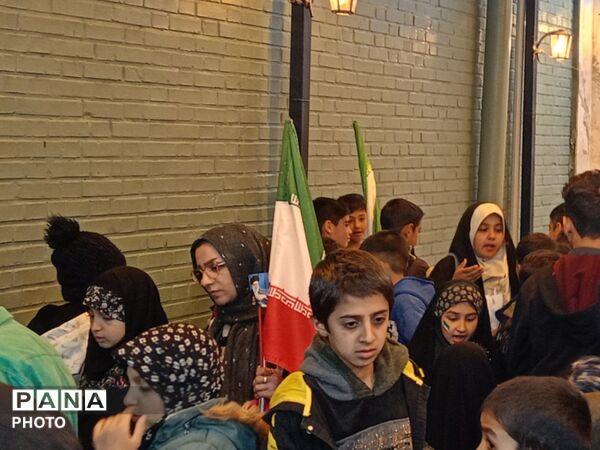 برپایی غرفه کودک در حاشیه اجتماعات شبانه در کاشمر