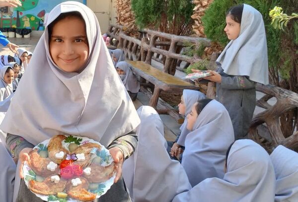 روزی خوشمزه در آموزشگاه‌های شهرستان میبد 