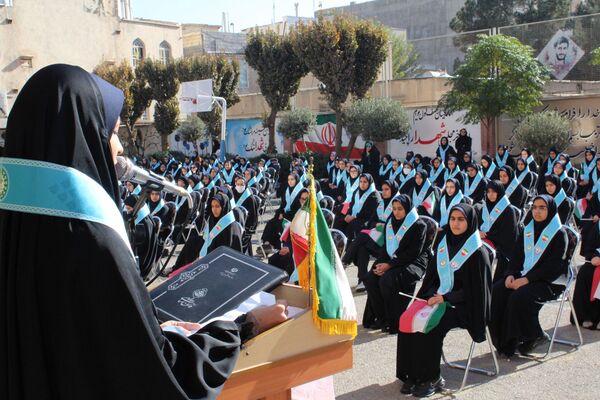 جوشش غیرت و همدلی دانش‌آموزان رباط‌کریم در مراسم وطن‌یار