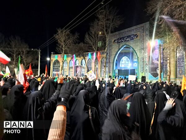 نمایش اقتدار مردم تویسرکان در شب پنجم شهادت رهبر انقلاب