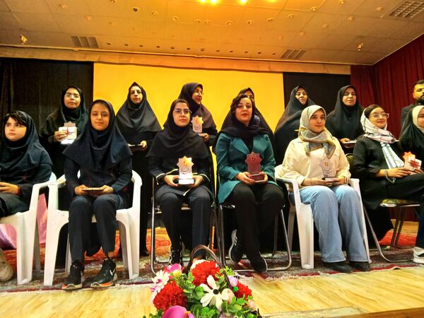 تجلیل از برگزیدگان مسابقات فرهنگی هنری جشنواره امید فردا در نیشابور