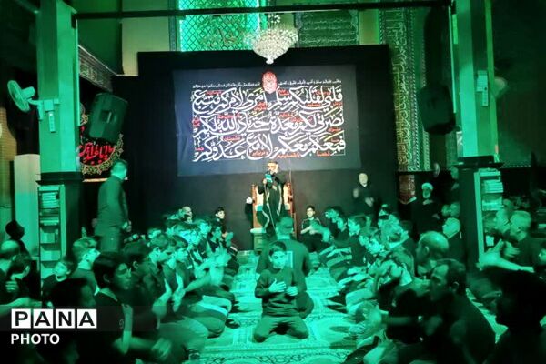  نوجوانان در سوگ حسین(ع) گریستند