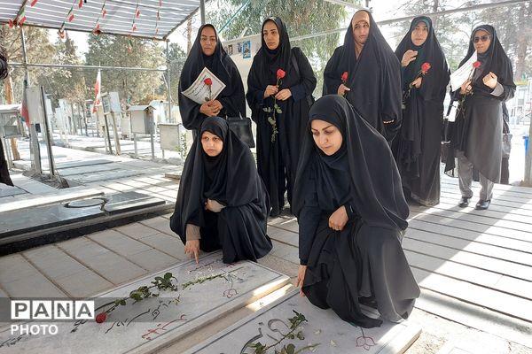 تجدید میثاق معاونین پرورشی، مربیان تربیتی و مشاورین مدارس کهریزک با آرمان‌های امام راحل و شهدا