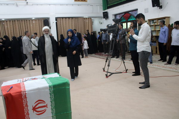 حضور پرشور مردم ولایت‌مدار بوشهر در پای صندوق‌های رأی