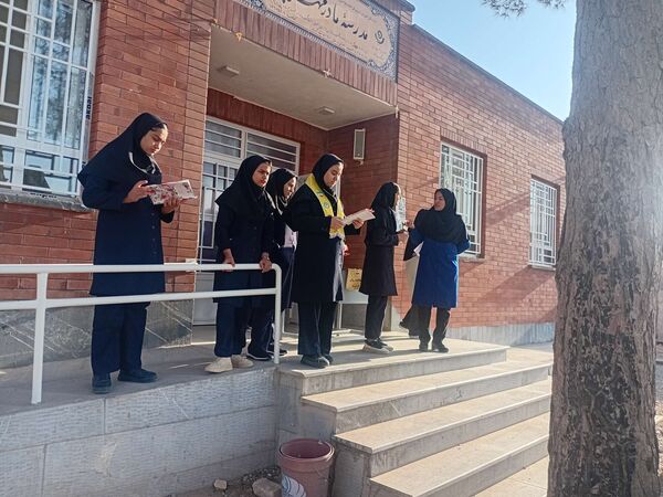 کارگاه آموزش فریادهای شادی و نغمه‌های آوایی در مدرسه مادر مهربان خلیل آباد