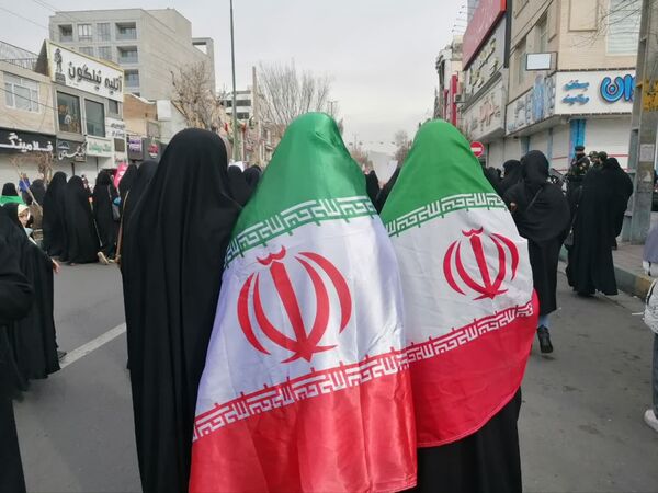 حضور پرشور مردم سلحشور فردیس در راهپیمایی ۲۲ بهمن