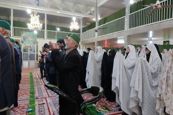 آخرین روز از اعتکاف دانش آموزی انس با خدا  در مسجد جامع شهر بار نیشابور