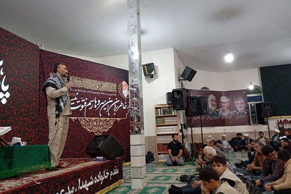 برگزاری یادواره شهدا در مسجد موسی بن جعفر شهرستان فیروزکوه 