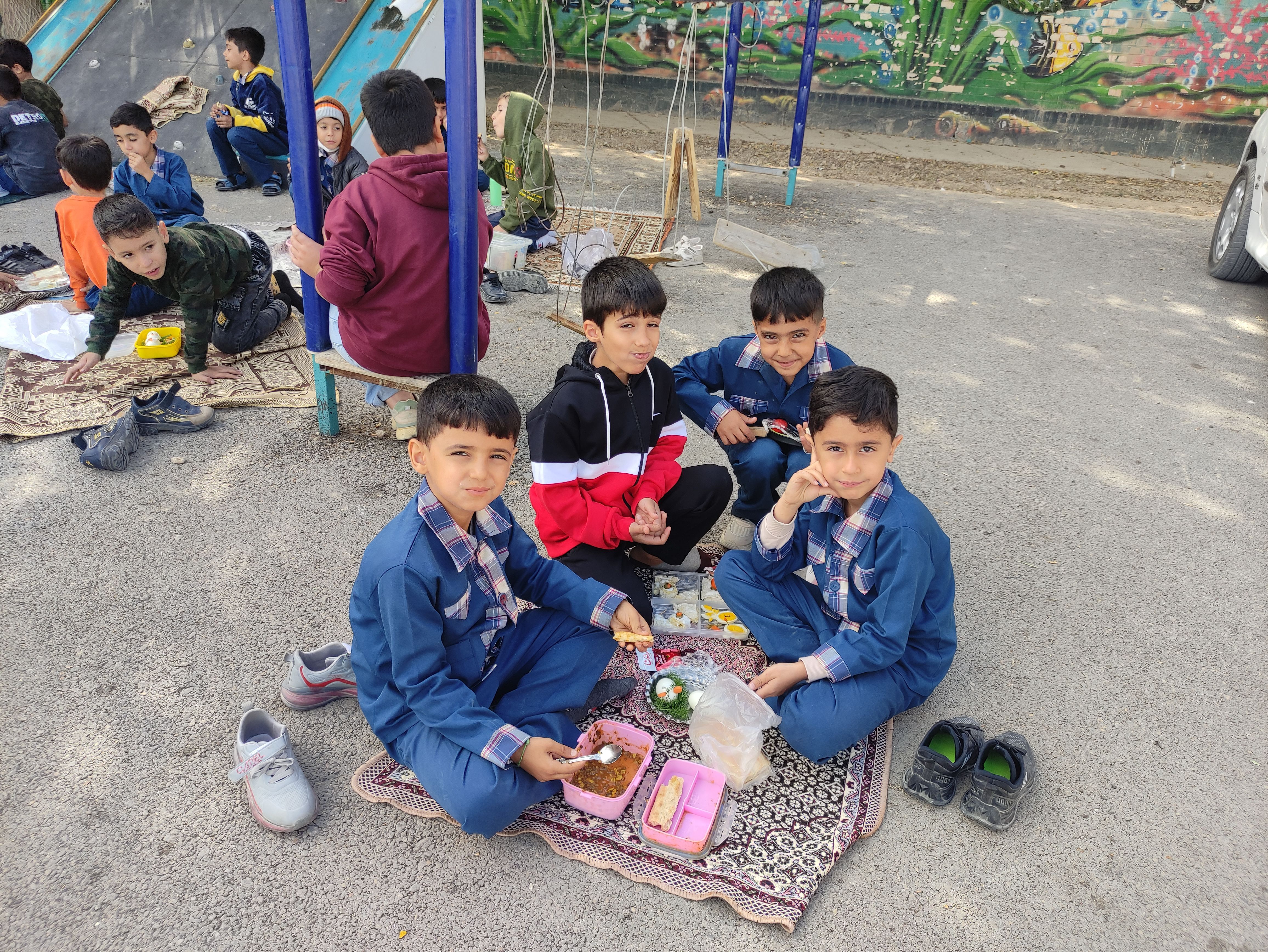 صبحانه سلامت در دبستان هیأت امنایی قرآنی مبین شهرستان شیروان