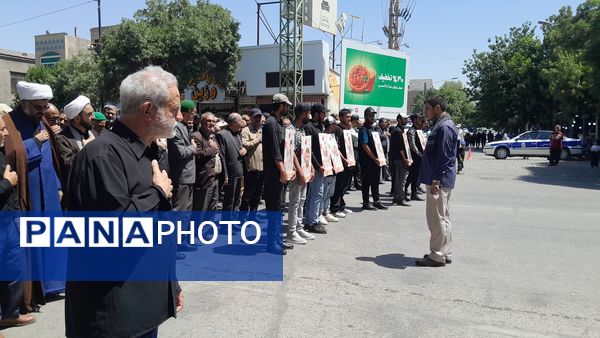 مراسم زنجیر زنی و سینه زنی به مناسبت سالگرد رحلت امام در نیشابور 