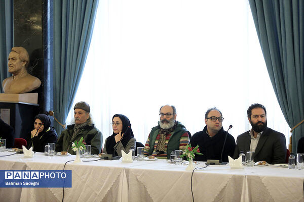 نشست معاون اول رئیس جمهور با جمعی از هنرمندان موسیقی، تئاتر و هنرهای تجسمی