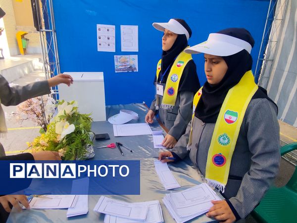  انتخابات شورای دانش‌آموزی در دبیرستان فرزانگان ۴ ناحیه ۷مشهد
