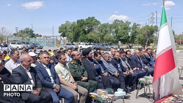افتتاح زمین چمن مصنوعی شهدای جنگ رمضان در دبیرستان مقداد شهر لاهیجان 