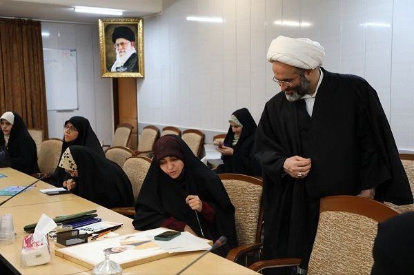 برگزاری رویداد رسانه‌ای «آیه نگار» با حضور بانوان هنرمند در قم