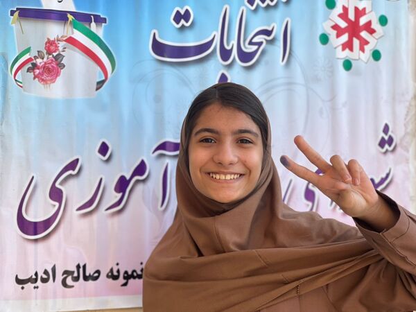 انتخابات پرشور شورای دانش‌آموزی در مدرسه صالح ادیب