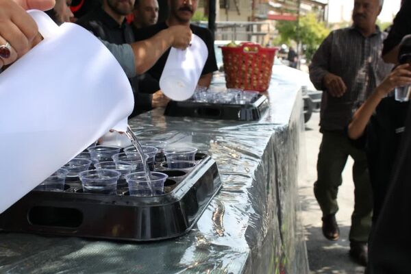 زنجیر زنی صبح عاشورا؛ خرامه در سوگ حسین(ع)