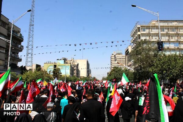 تجلی وفاداری؛ نگاهی به تصاویر مراسم بزرگداشت رهبر امت