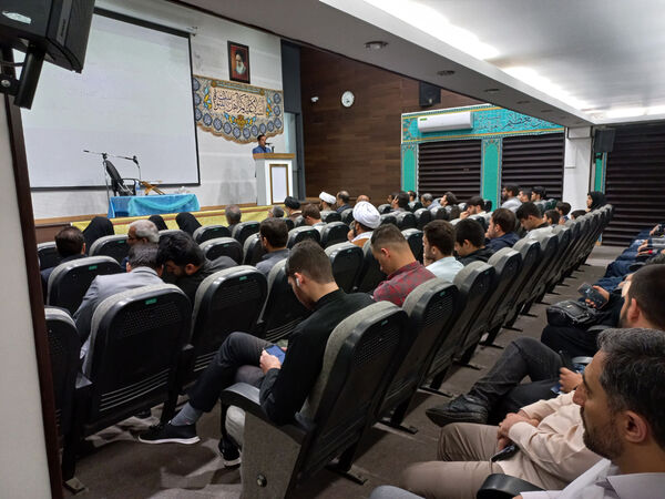 آیین افتتاح زمین چمن مدرسه بهار نور معرفت در قم