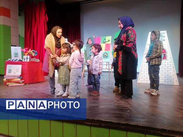 نمایش خاله سوسکه  در کانون پرورش فکری کودکان و نوجوانان 