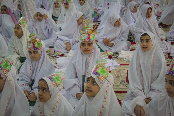 جشن تکلیف ۶۰۰دانش‌آموز دختر گتوندی