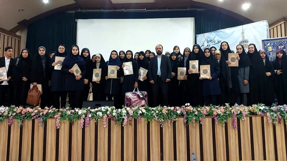 تقدیر از دانش‌آموزان و فرهنگیان البرز در مسابقات قرآن،عترت و نماز در کانون امام علی (ع) 