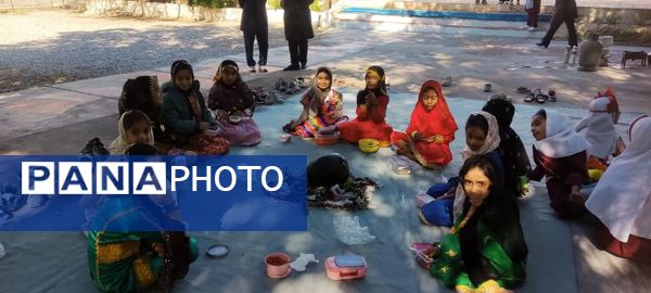 فرهنگ و شادی در جشن یلدای دانش‌آموزان دبستان مولوی فین