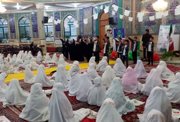 دانش‌آموزان بویین‌زهرایی در جشن روزه‌اولی‌ها از خدای خود تشکر کردند