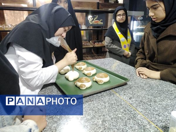 بازید دانش آموزان از مجموعه عطرنان