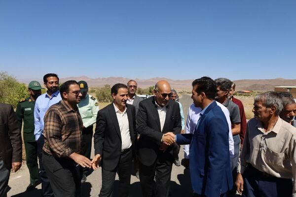 بازدید مدیرکل آموزش و پرورش استان یزد از آموزشگاه شهید نواب صفوی بهاباد