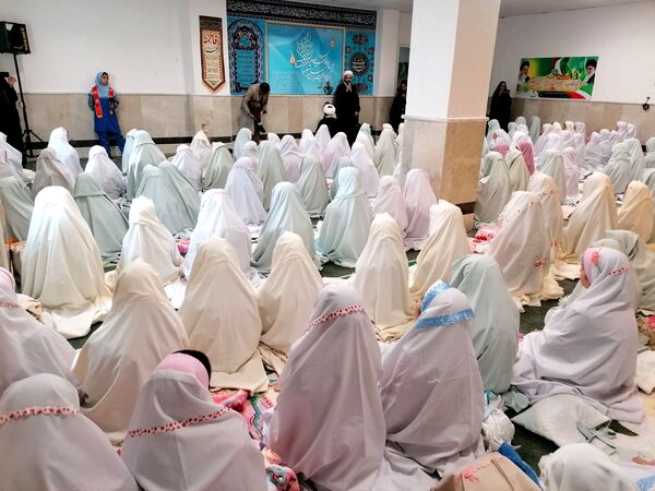 جشن تکلیف دختران با عطر بندگی و شکوفه‌های ایمان