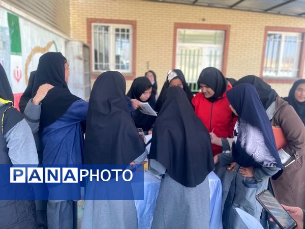 افتتاحیه کافه کتاب در دبیرستان دخترانه امید 