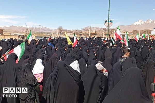 حضور دانش‌آموزان در آیین تشییع و تدفین پیکر مطهر شهید ناوسالار یکم دریادل