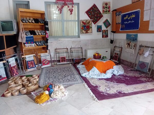 طنین شعرهای محلی در همایش شعر نهاوند