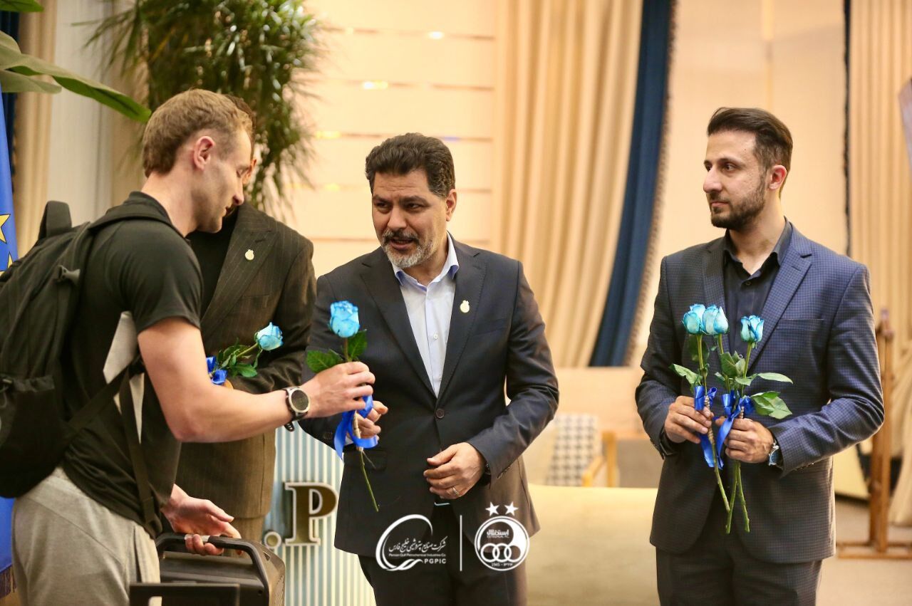 تیم فوتبال الوصل برای مصاف با استقلال ایران وارد تهران شد