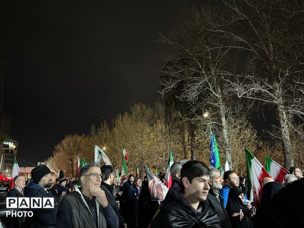 مردم همیشه در صحنه کرج در راهپیمایی هر شب 