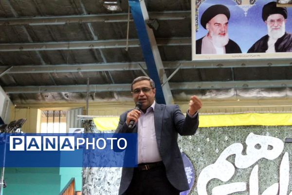 اجتماع دانش‌آموزی به‌مناسبت ولادت شهیدابراهیم هادی در یزد