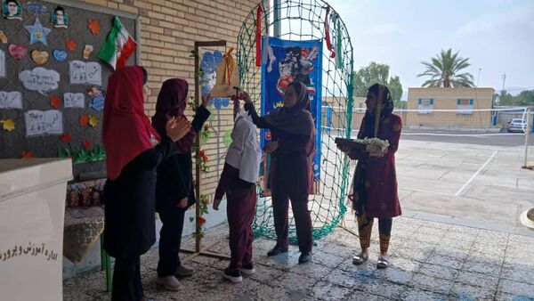 شکوفه‌ها در راه رویش؛ جشن ورود کلاس اولی‌ها در مدرسه شهید مطهری مارم فین