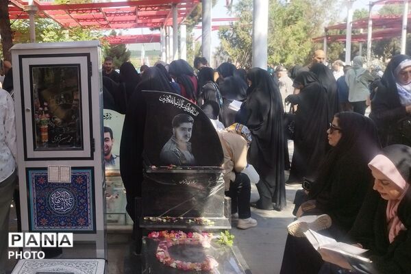 عشق به وصال محبوب و معشوق در زیباترین شکل خود، در گلزار شهدای تهران