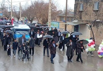 راهپیمایی ۲۲ بهمن در شهر چلیچه؛ جلوه ای از اقتدار در روز بارانی