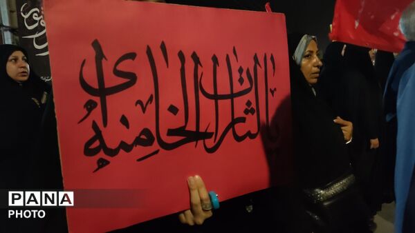  حضور گسترده مردم در اجتماع شبانه بلوار فضل