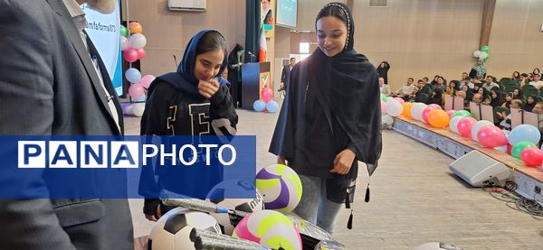 تجلیل از رتبه‌های برتر علمی فرزندان 