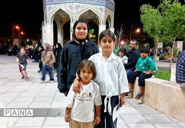 همراهی کودکان جعفرآباد تا آستان شهدای گمنام در شب هشتاد و یکم