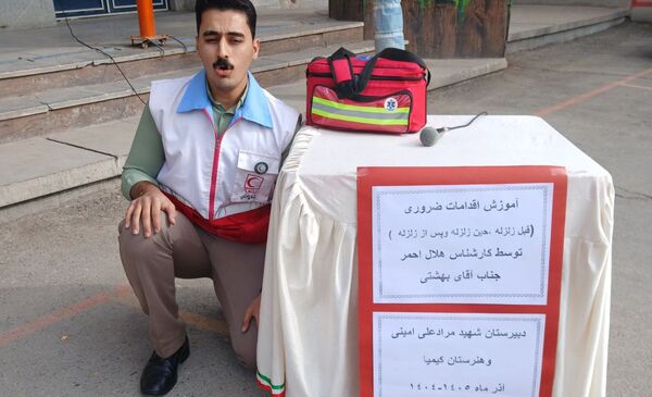 بیست و هفتمین مانور سراسری زلزله در دبیرستان شهید مراد علی امینی و هنرستان کیمیا