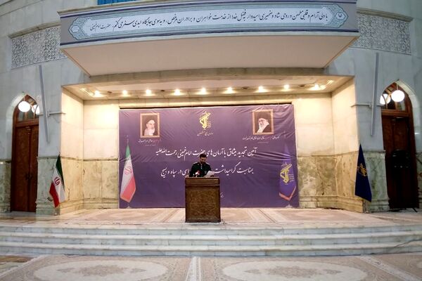 تجدید میثاق مربیان عقیدتی، هادیان سیاسی و فعالان عرصه جهاد تبیین در سپاه پاسداران و بسیج کشور با آرمان‌های بنیانگذار جمهوری اسلامی در حرم امام خمینی (ره)