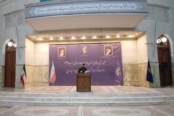 تجدید میثاق مربیان عقیدتی، هادیان سیاسی و فعالان عرصه جهاد تبیین در سپاه پاسداران و بسیج کشور با آرمان‌های بنیانگذار جمهوری اسلامی در حرم امام خمینی (ره)