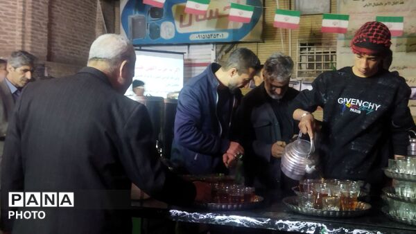 گذری بر فعالیت چایخانه حضرت زهرا  در بیست و دومین شب از اجتماعات مردمی 